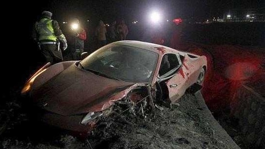 一对英国夫妇死于价值30万英镑的法拉利从西班牙山路坠入河中