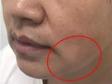 卡迪夫高中在门外发生“口角”后被封锁